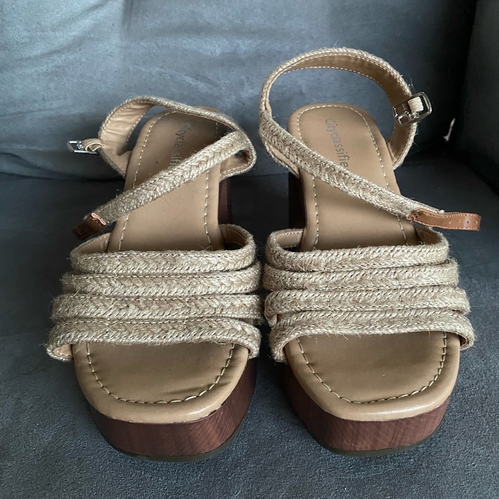 Cityclassified Tan Platform Sandals